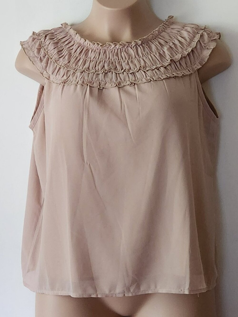 Beautiful smocked top sz XXL beige EUC